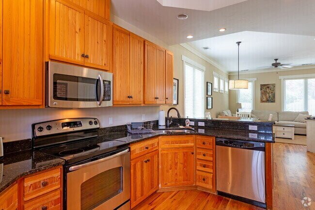 Building Photo - Leasing for FALL 2026! 3Bed/3Bath Townhouse walking distance to FSU! $850/bedroom