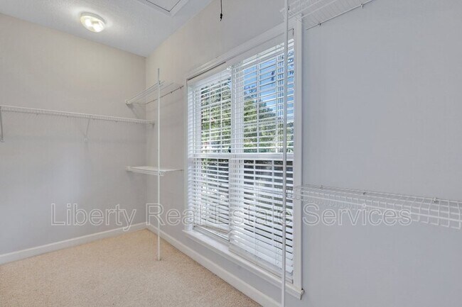 Building Photo - 40 Downie Ct