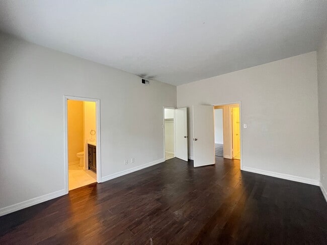 Building Photo - High Hollows