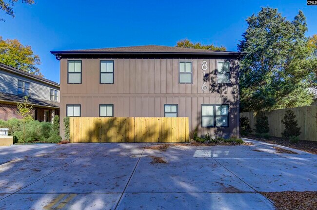 Building Photo - 816 Shull St