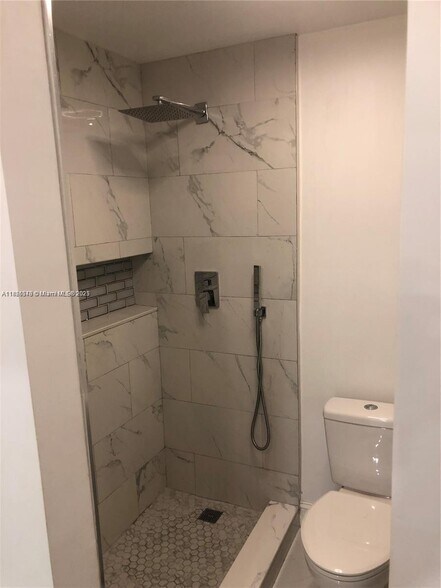 Building Photo - 1555 W 44th Pl