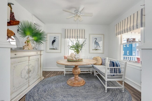 Building Photo - 10 S Troy Ave