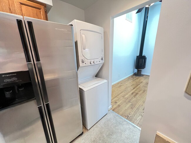 Building Photo - Branchlands Condo