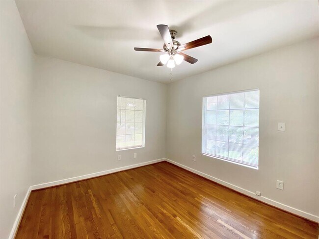 Building Photo - 4021 Mandell St
