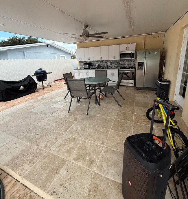Building Photo - 3139 Egremont Dr