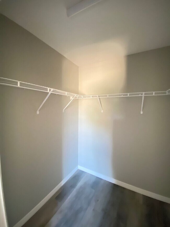 Building Photo - Desirable SW Ocala Neighborhood 3/2/2 **WON"T LAST**