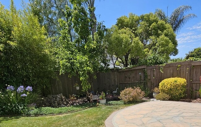 Building Photo - 397 Raven Way