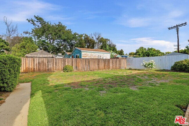 Building Photo - 4958 Canoga Ave