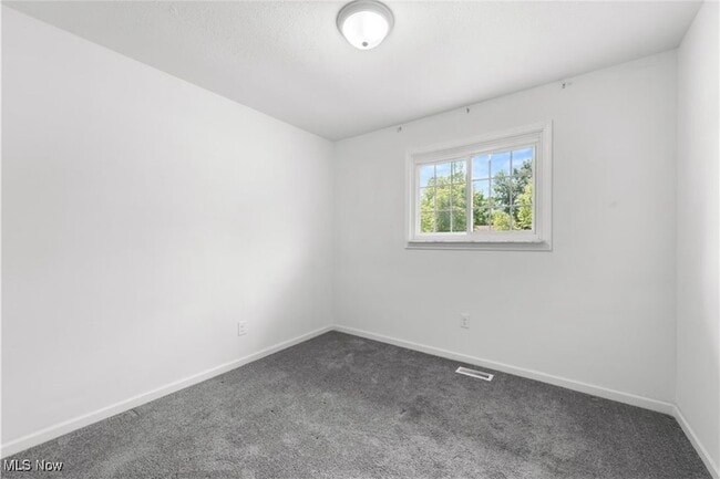 Building Photo - 794 Robinhood Dr