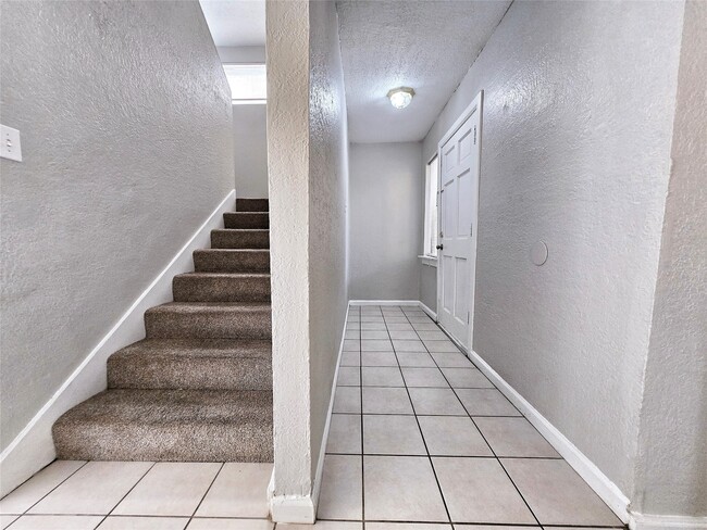 Building Photo - 4429 W Cypress Villas Dr