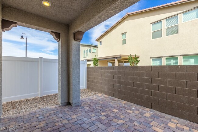 Building Photo - 2502 Vittora Pointe St
