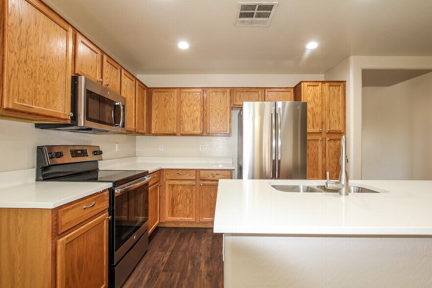 Building Photo - 22740 W Mohave St