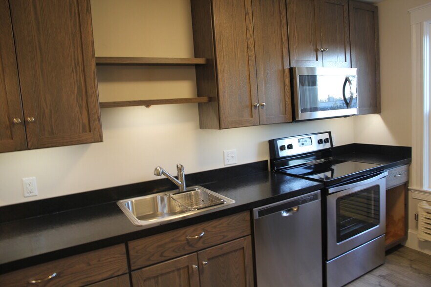 Building Photo - 84 Hathorne St