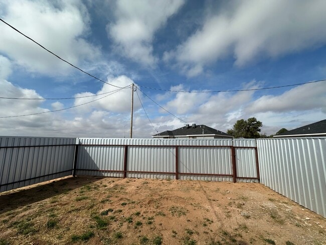 Building Photo - 320 Cortez St