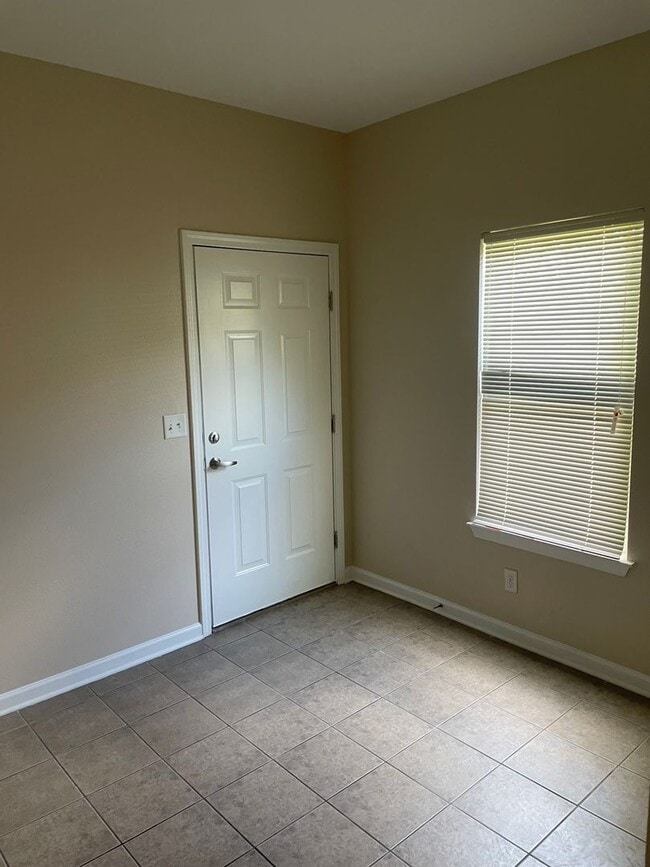 Building Photo - 9327 Cedar Ct