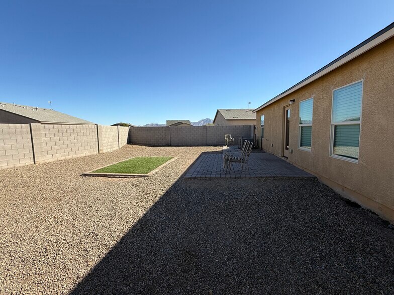 Building Photo - 281 S Picacho Heights Rd