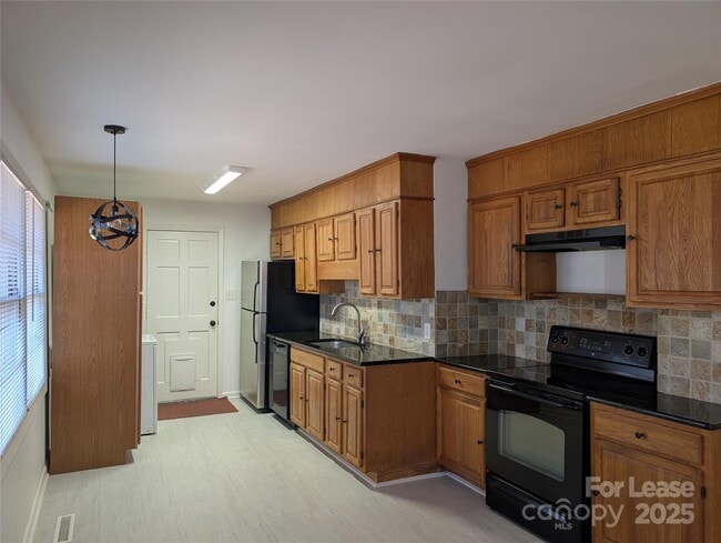 Building Photo - 20114 Washam St