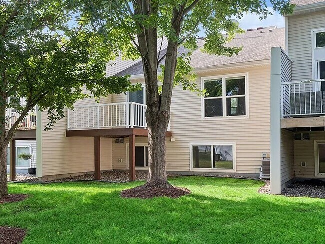 Building Photo - 2085 St Johns Ct