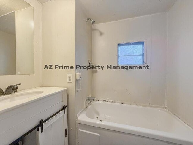 Building Photo - 10187 Fairland St