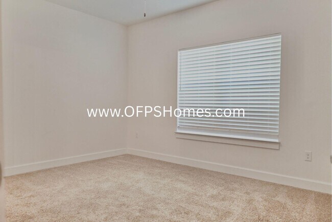 Building Photo - 1438 E Shores Blvd