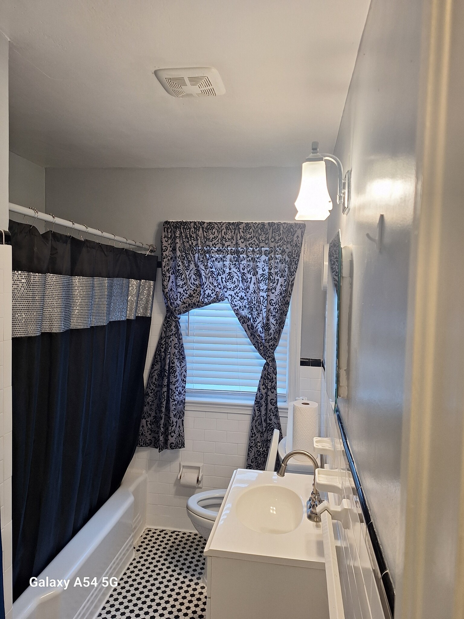 Building Photo - 3721 Frankford Ave