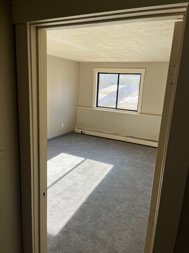 Building Photo - 35 Log St