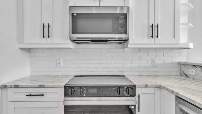 Building Photo - Stunning New Construction Villa for Rent Near Lake John