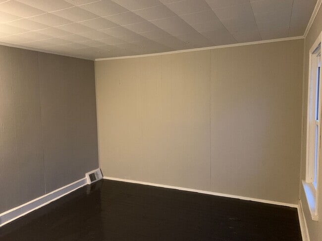 Building Photo - Newly Renovated 2 Bedroom with a walk-through Home in Carlisle