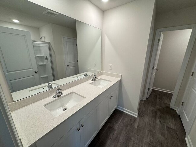 Building Photo - NEW 3-Bed Home with Open Layout & Garage