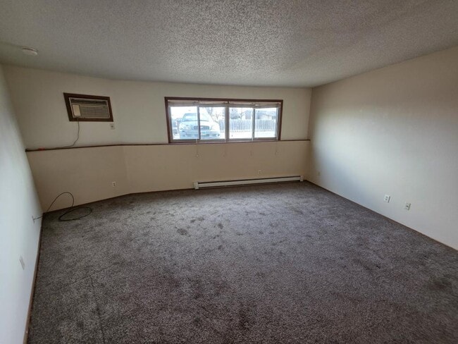 Building Photo - 1112 Portland Dr