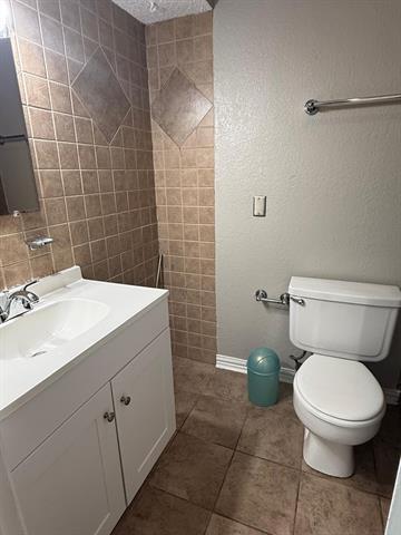 Building Photo - 6212 Kary Lynn Dr S