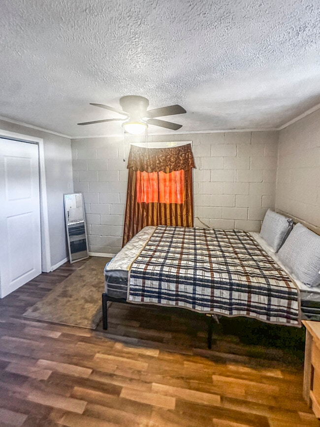 Building Photo - 210 Thurston Ave