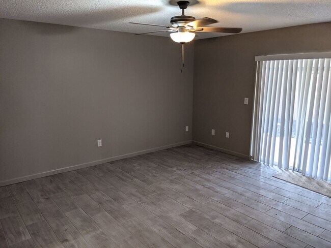 Building Photo - 152 E Towne Pl