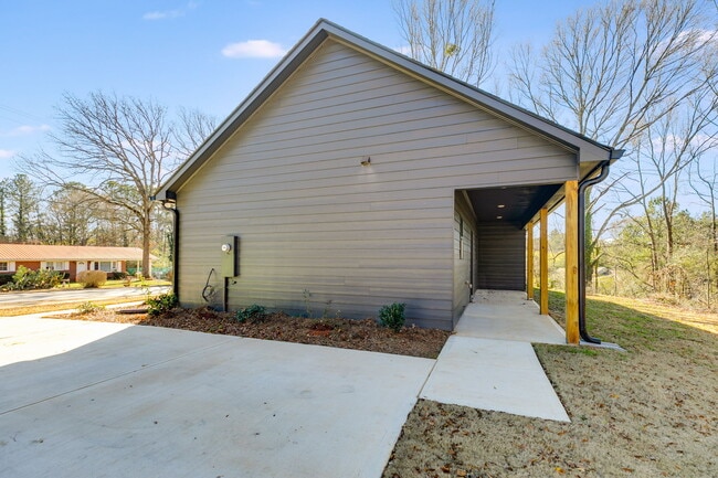 Building Photo - 319 Bledsoe St