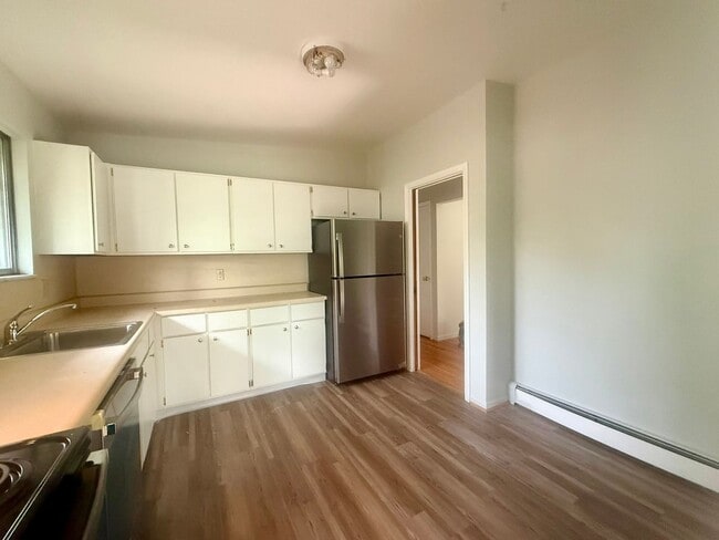Building Photo - 410/412 S Revena Blvd