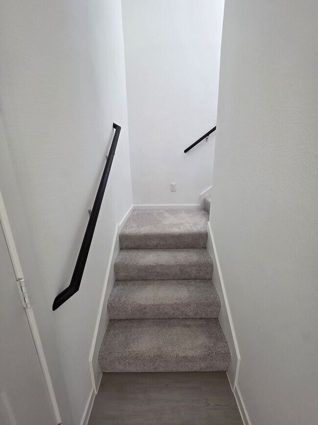 Building Photo - Your Next Chapter Starts Here: 4-Bedroom H...