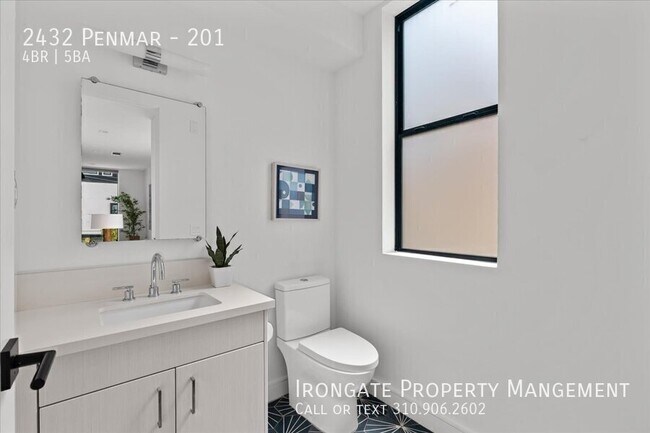 Building Photo - 2432 Penmar-201