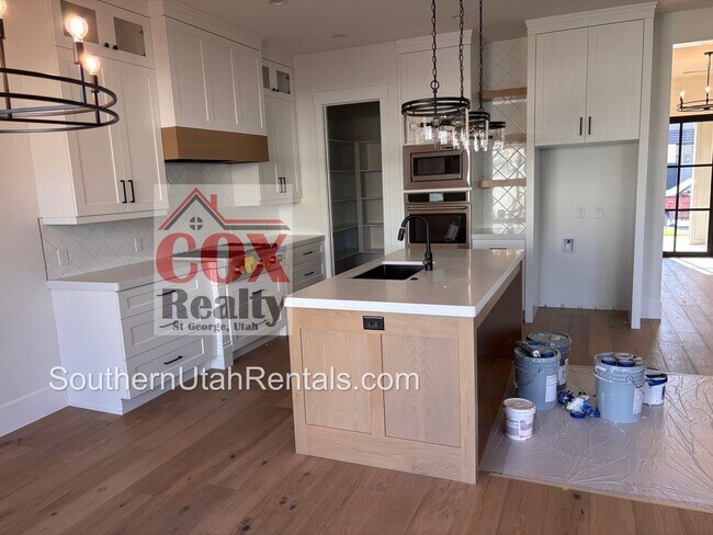 Building Photo - BRAND NEW 6 bed  | 4 bath | 3 car garage c...