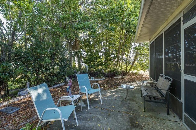 Building Photo - 8015 San Fernando Dr
