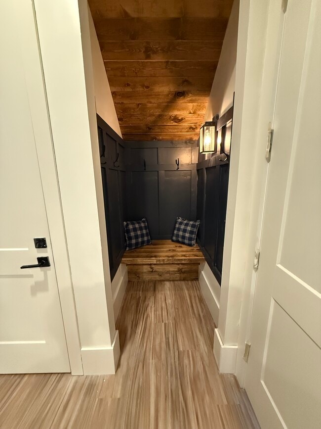 Building Photo - 1031 Pinehurst Dr