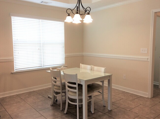 Building Photo - 3020 Ashley Lp
