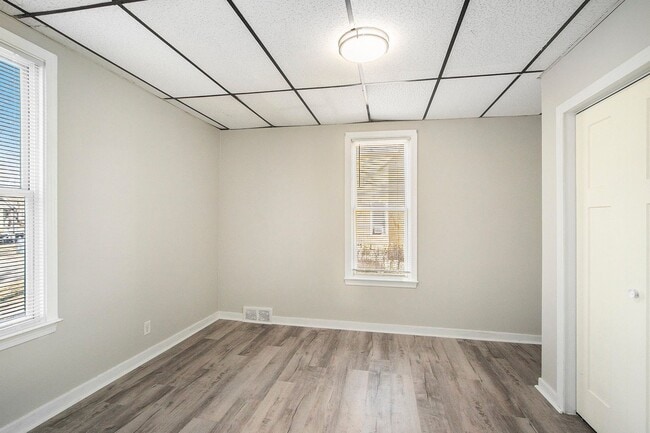 Building Photo - 1703 S Park St