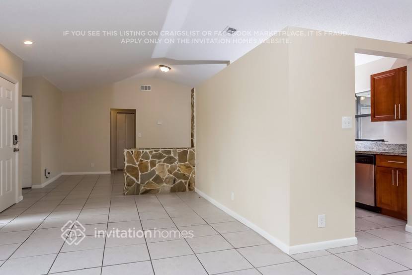 Building Photo - 413 SW 75th Ave