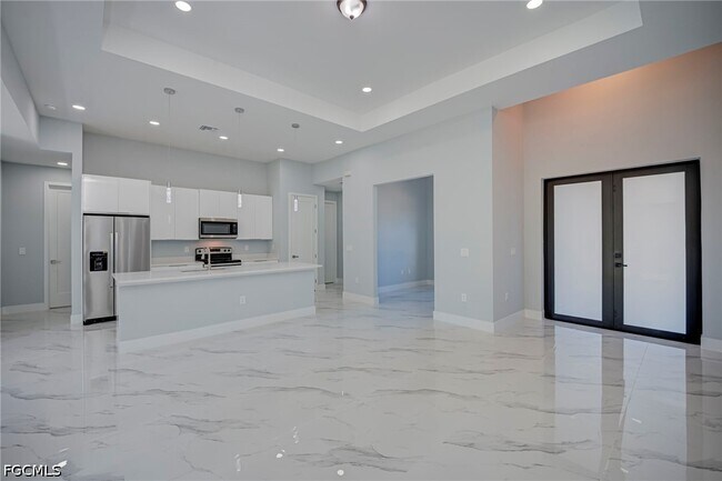 Building Photo - 872 Spaulding St E