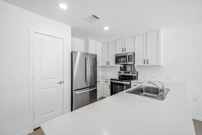 Building Photo - **Experience Modern Living in Valle Sol  T...