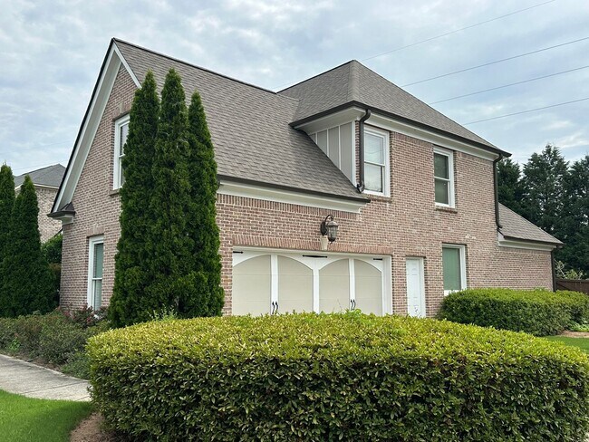 Building Photo - Brick Single Family Rental - 4 bedroom/4.5...