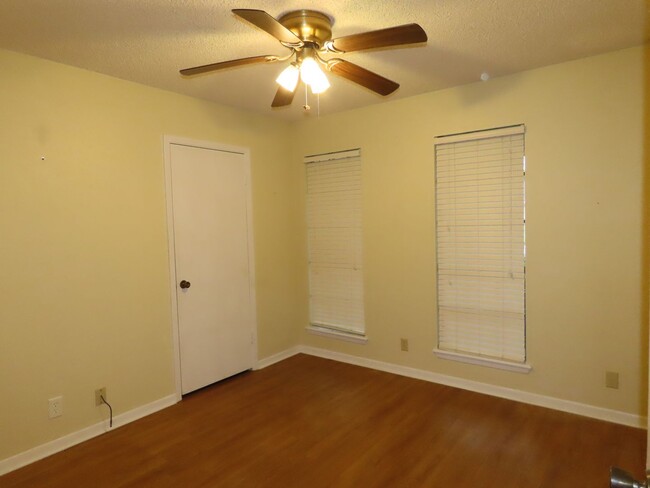 Building Photo - South Tyler! Spacious 3 Bedroom, 2 Bath
