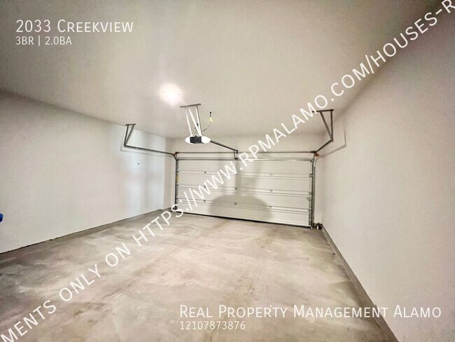 Building Photo - 2033 Creekview-