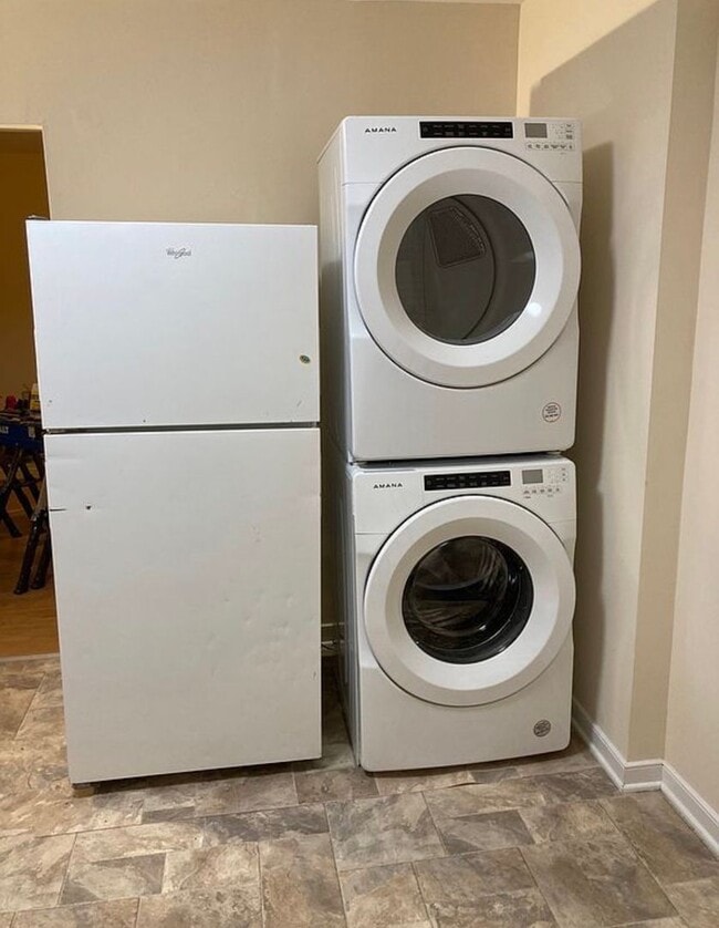 Building Photo - Quaint Homie Cottage Style Home Available Now!