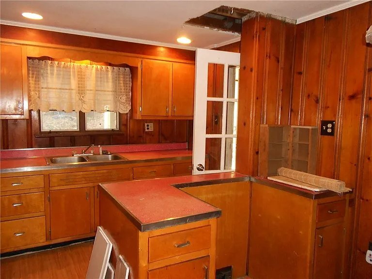 Building Photo - 909 Gaskill Ave